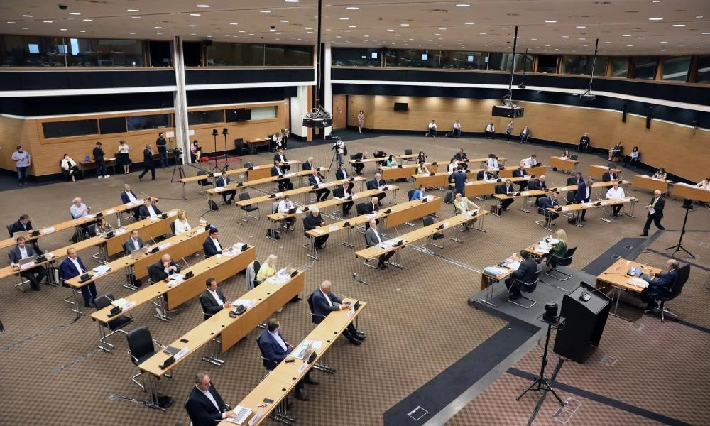 Σε δημόσια διαβούλευση το νομοσχέδιο για την πολιτογράφηση των αλλοδαπών